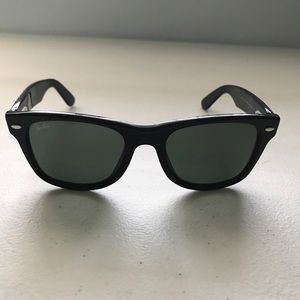 Ray-Ban Wayfarer Ease Sunglasses